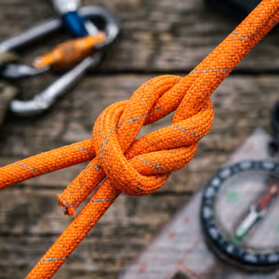 5 Nudos de Supervivencia que debes poder hacer con los ojos cerrados